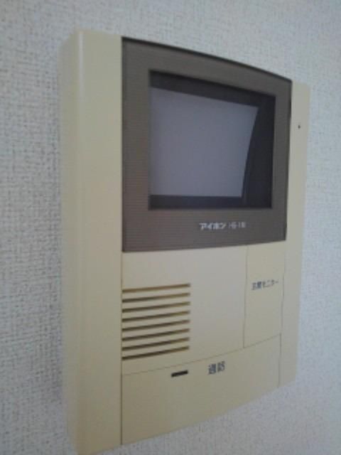 �y�Z�L�����e�B�z�@