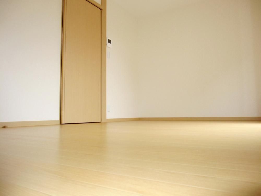 �y�Z�L�����e�B�z�@