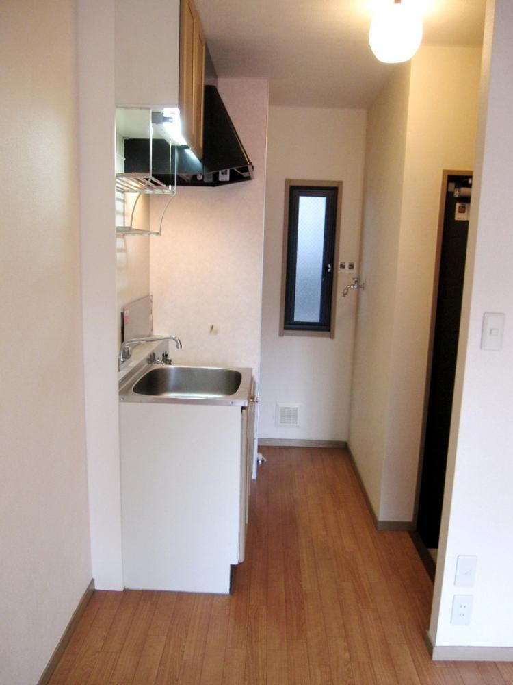 �y�Z�L�����e�B�z�@