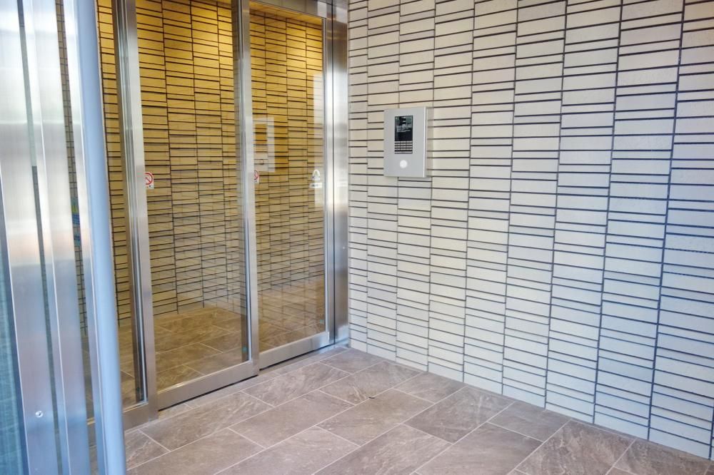 �y�G���g�����X�z�@