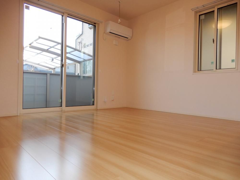 �y�Z�L�����e�B�z�@