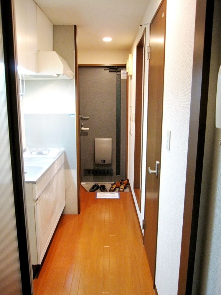 �y�Z�L�����e�B�z�@