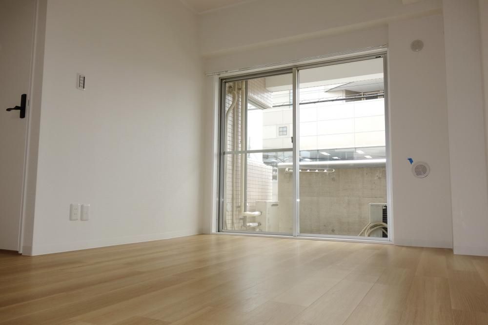 �y�Z�L�����e�B�z�@