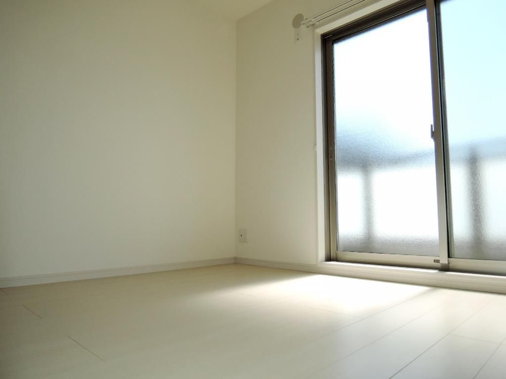 �y�Z�L�����e�B�z�@