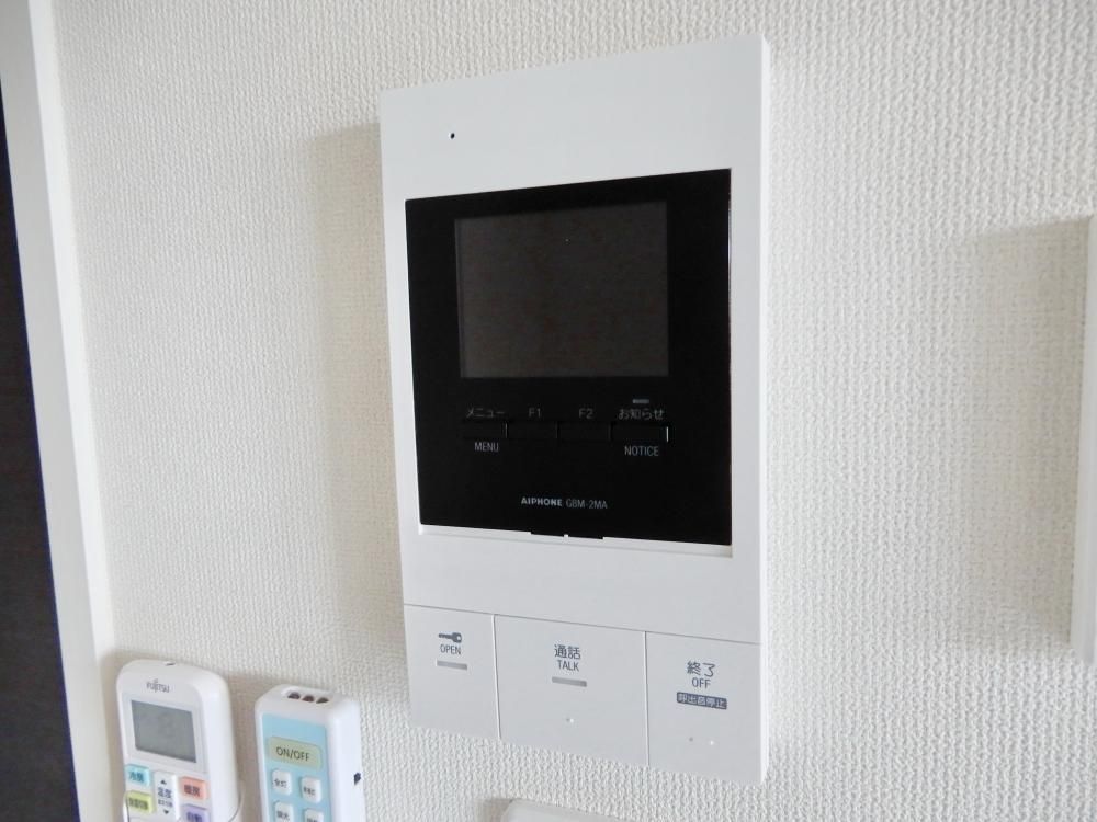 �y�Z�L�����e�B�z�@