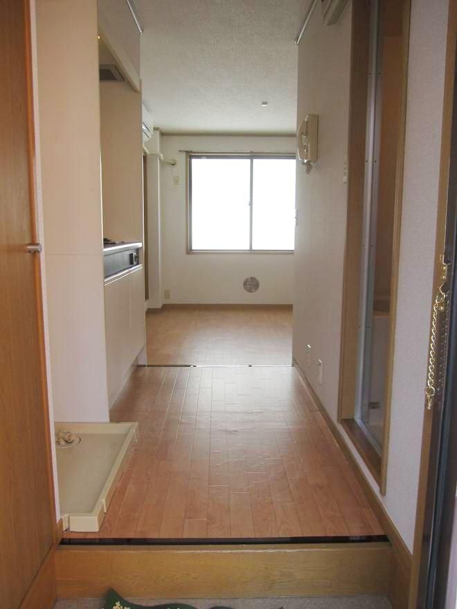 �y�Z�L�����e�B�z�@