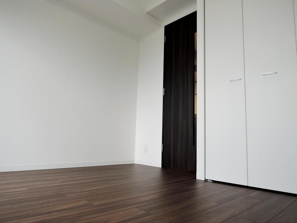 �y�Z�L�����e�B�z�@