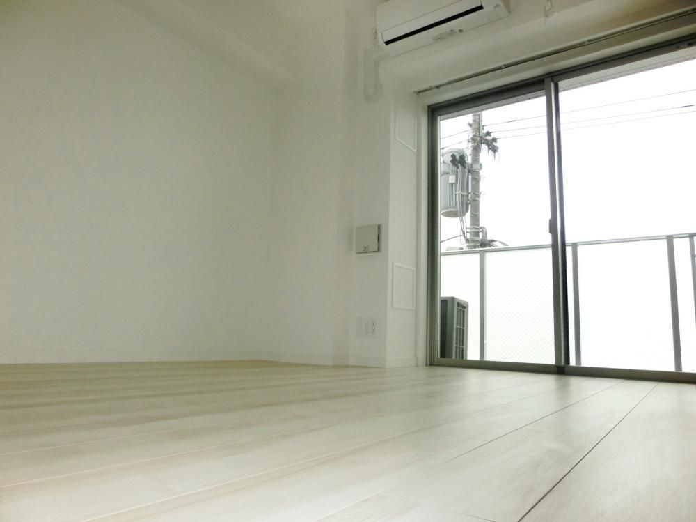 �y�Z�L�����e�B�z�@