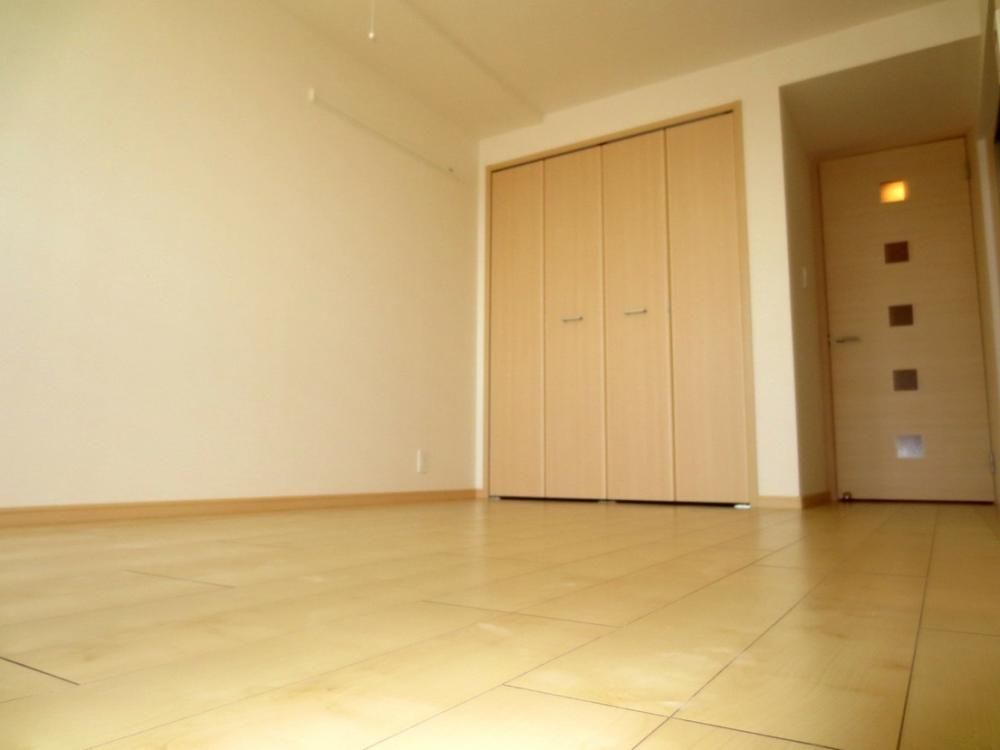 �y�Z�L�����e�B�z�@