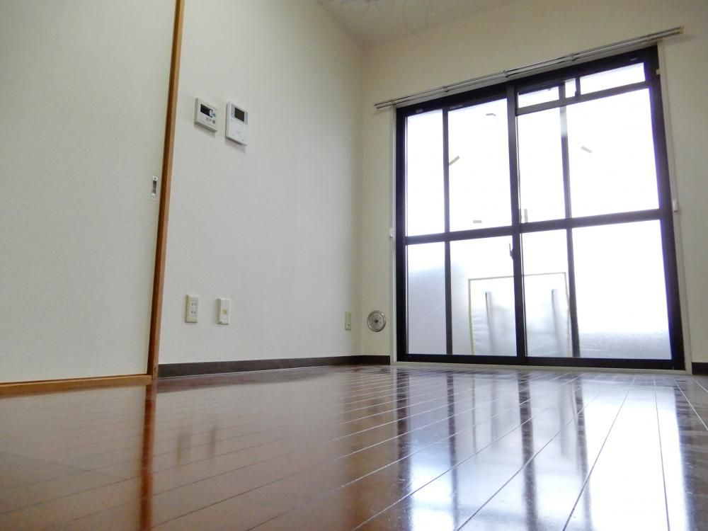 �y���ԁE���r���O�z�@