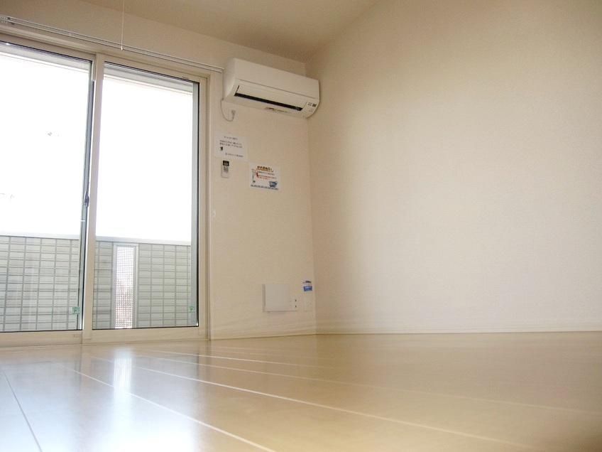 �y�Z�L�����e�B�z�@