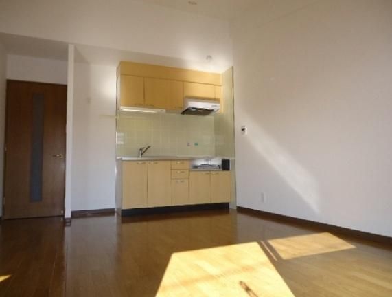 �y���ԁE���r���O�z�@