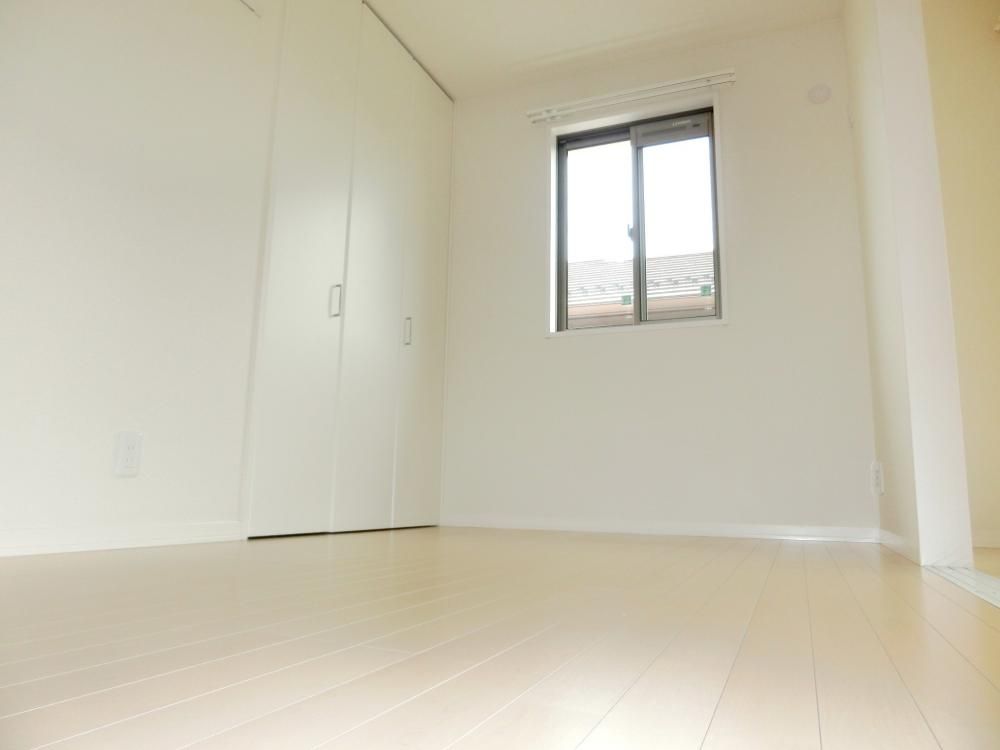 �y�Z�L�����e�B�z�@