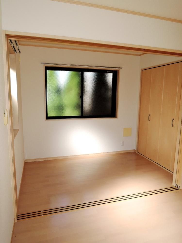 �y�Z�L�����e�B�z�@