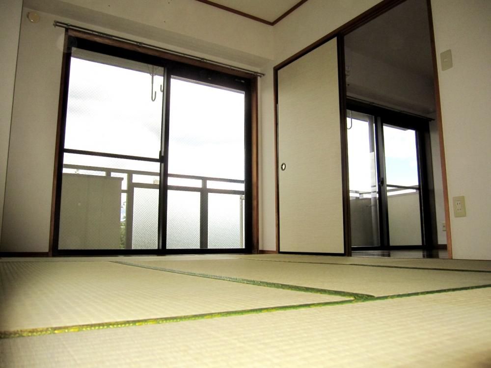 �y���]�z�@