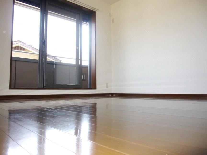 �y�Z�L�����e�B�z�@