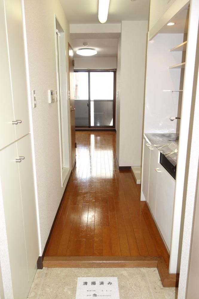 �y�Z�L�����e�B�z�@