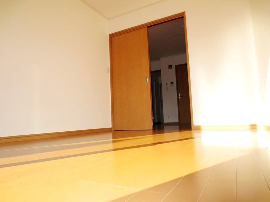 �y�Z�L�����e�B�z�@