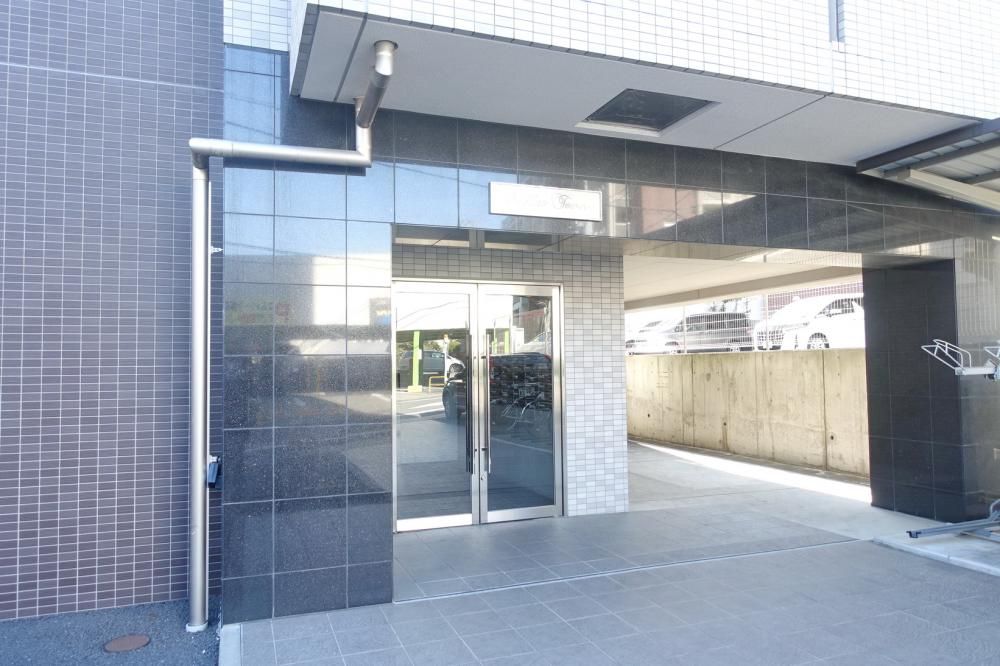 �y�G���g�����X�z�@