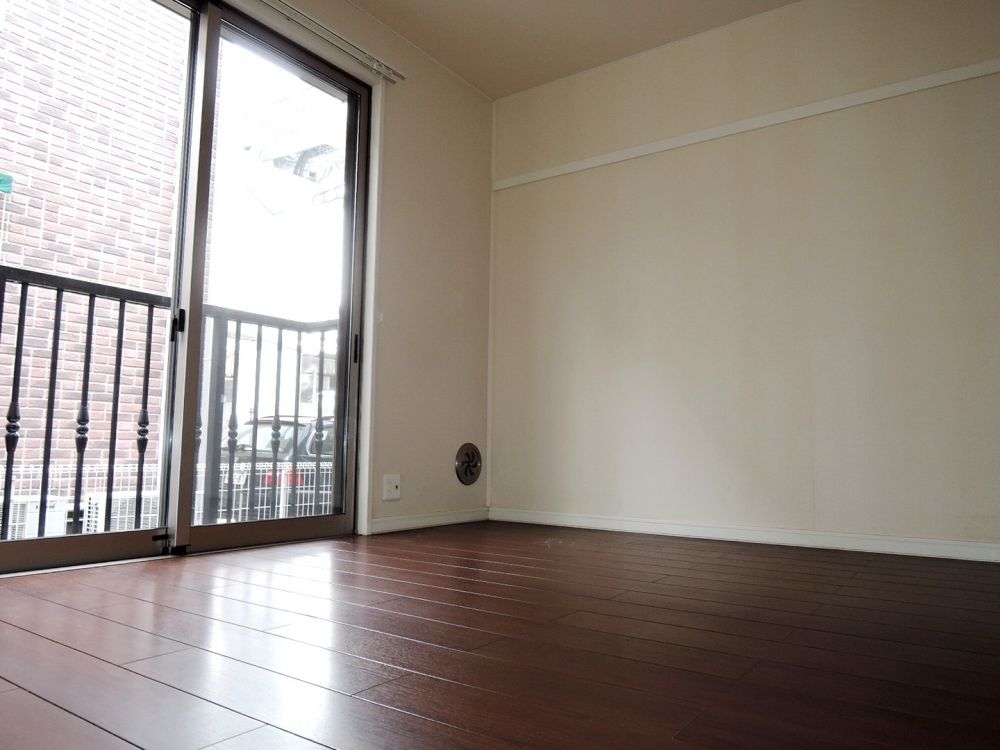 �y�Z�L�����e�B�z�@