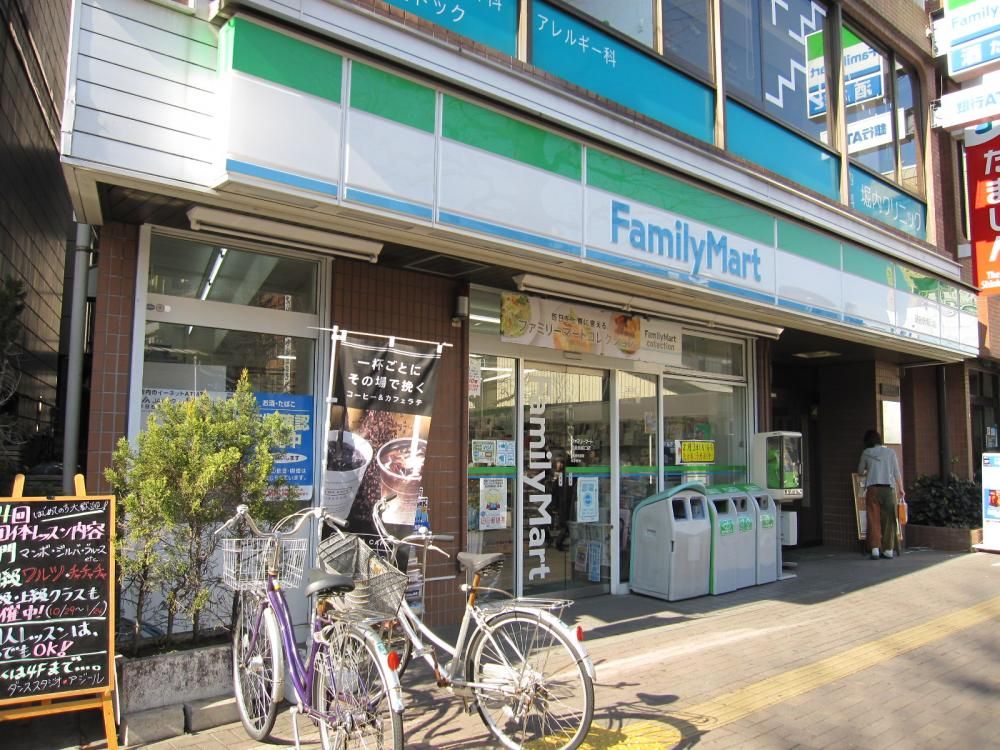 【周辺】　ファミリーマート昭島駅前店　５３６ｍ