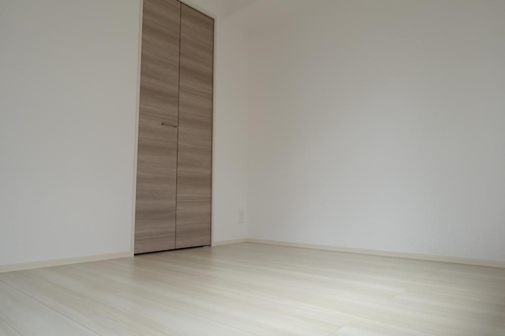 �y�Z�L�����e�B�z�@