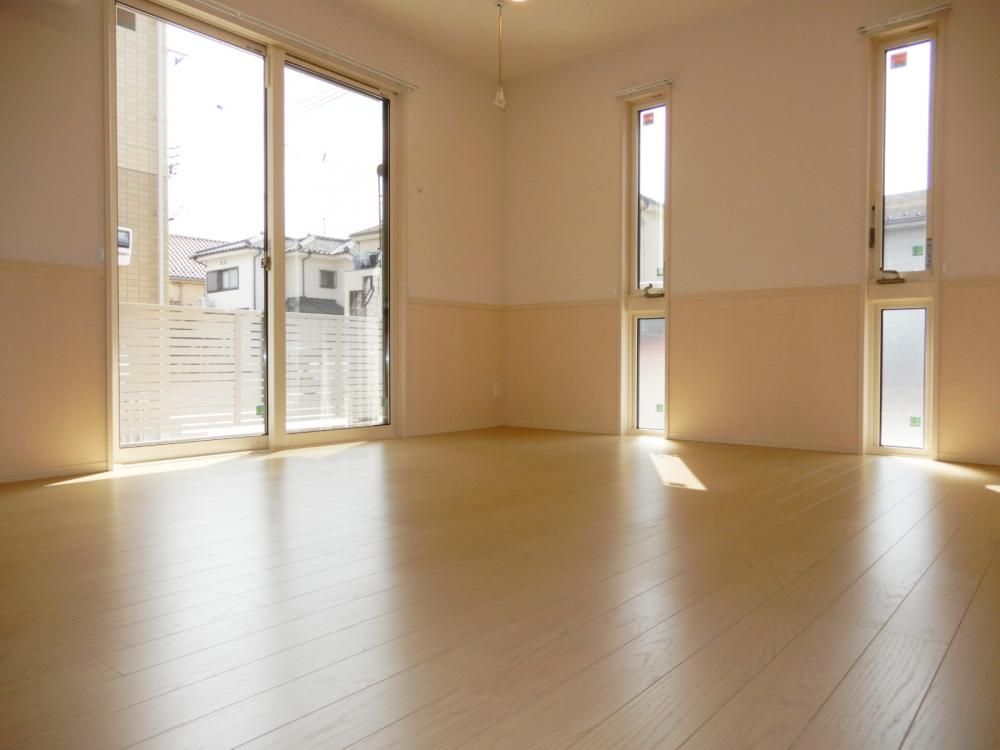 �y�Z�L�����e�B�z�@