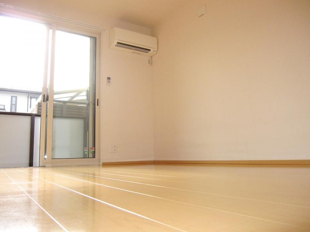 �y�Z�L�����e�B�z�@