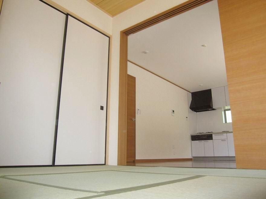 �y�Z�L�����e�B�z�@