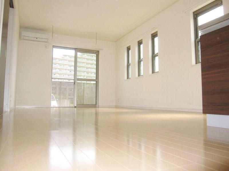 �y���]�z�@