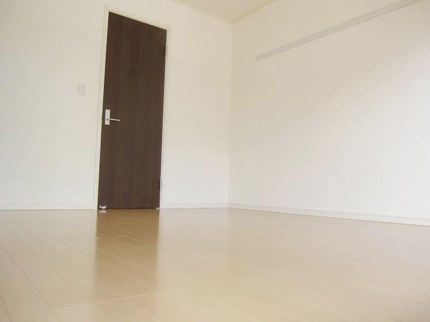 �y�Z�L�����e�B�z�@