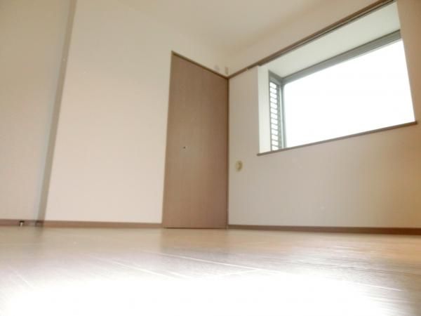 �y�Z�L�����e�B�z�@