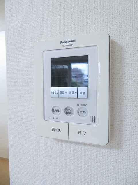 �y�Z�L�����e�B�z�@