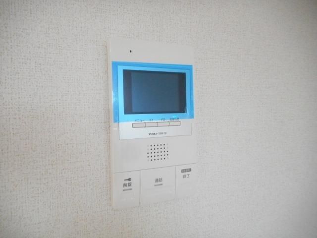 �y�Z�L�����e�B�z�@