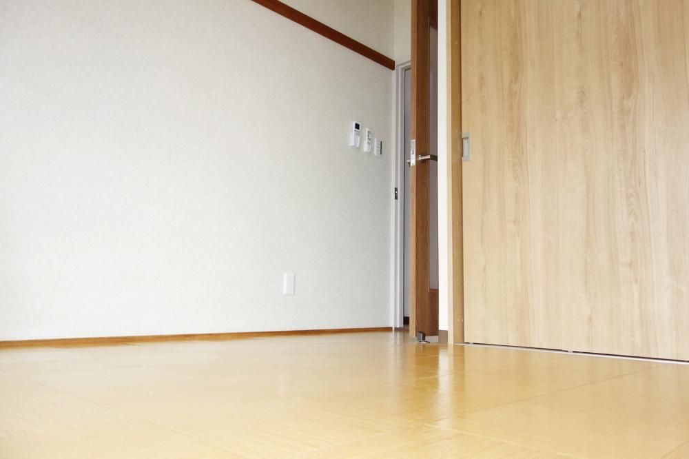 �y�Z�L�����e�B�z�@