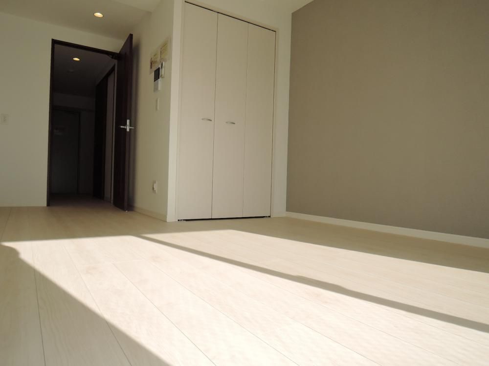 �y�����E���r���O�z�@