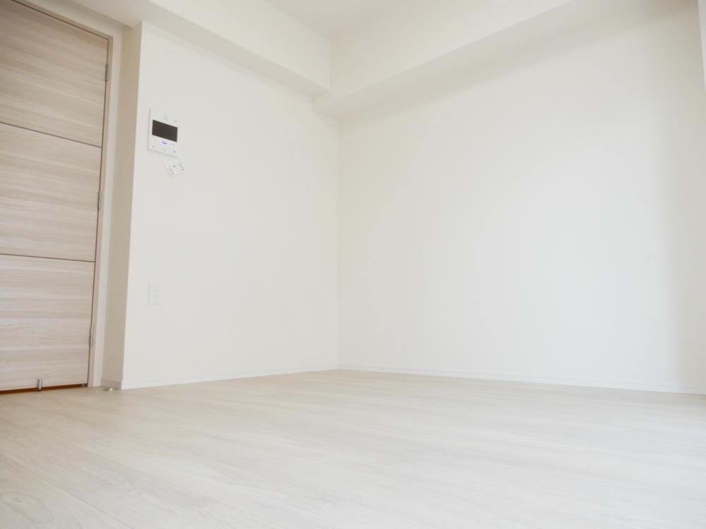 �y�Z�L�����e�B�z�@