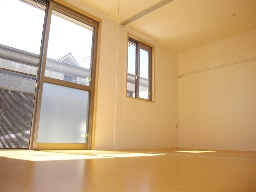 �y���]�z�@