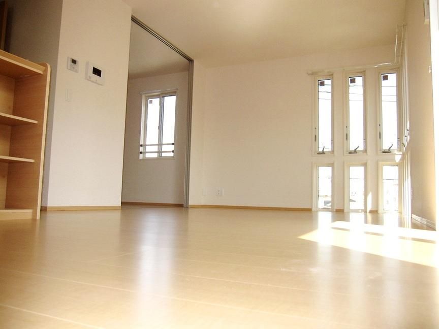 �y�Z�L�����e�B�z�@