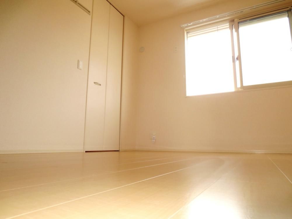 �y�Z�L�����e�B�z�@