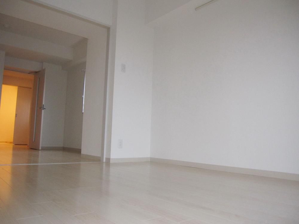 �y�Z�L�����e�B�z�@