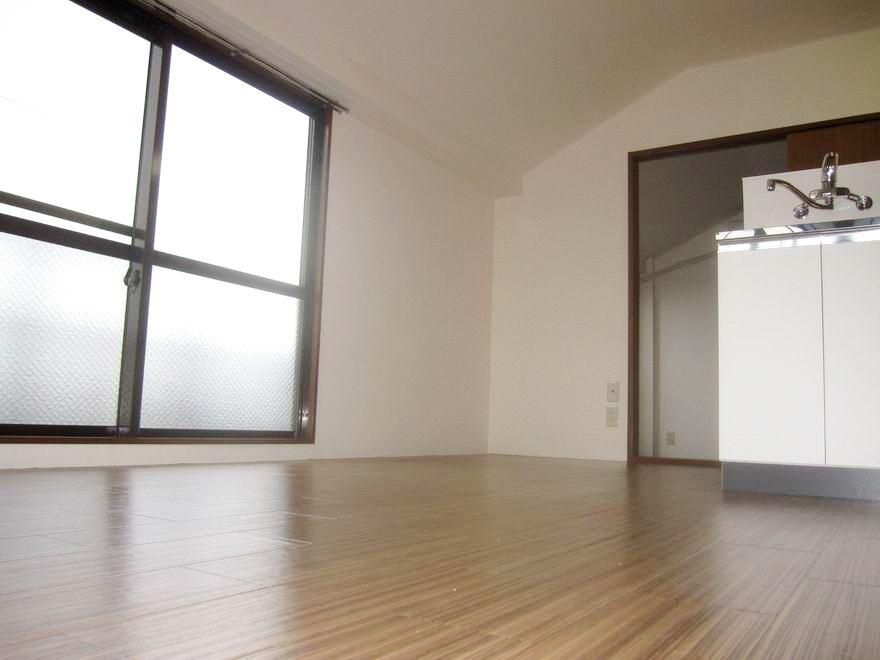 �y���ԁE���r���O�z�@