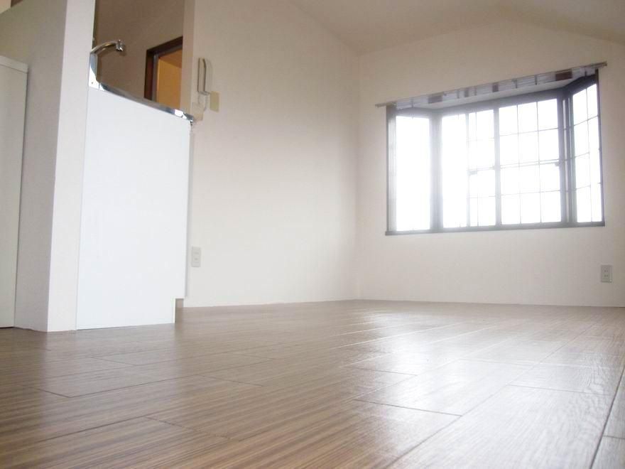 �y�Z�L�����e�B�z�@