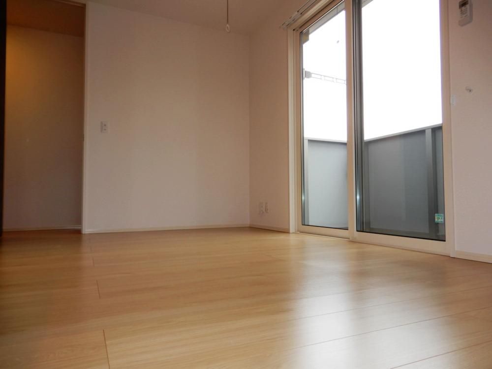 �y�Z�L�����e�B�z�@