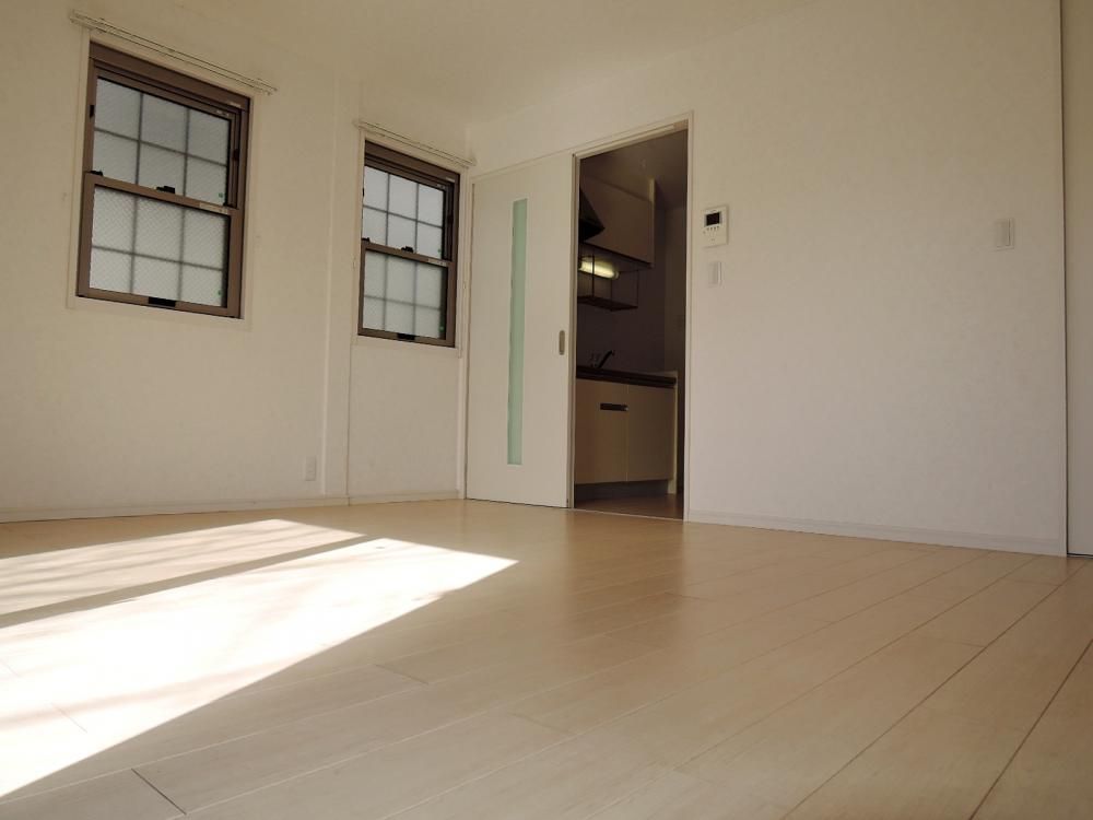 �y�����E���r���O�z�@