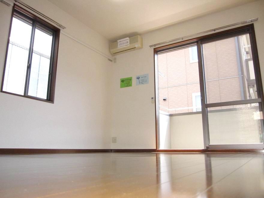 �y�Z�L�����e�B�z�@