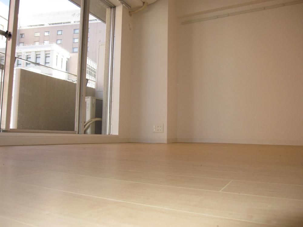 �y�����E���r���O�z�@