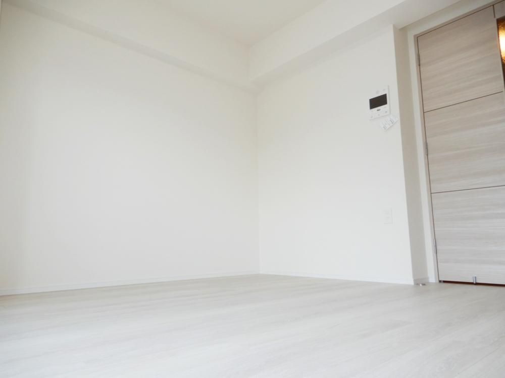 �y�Z�L�����e�B�z�@