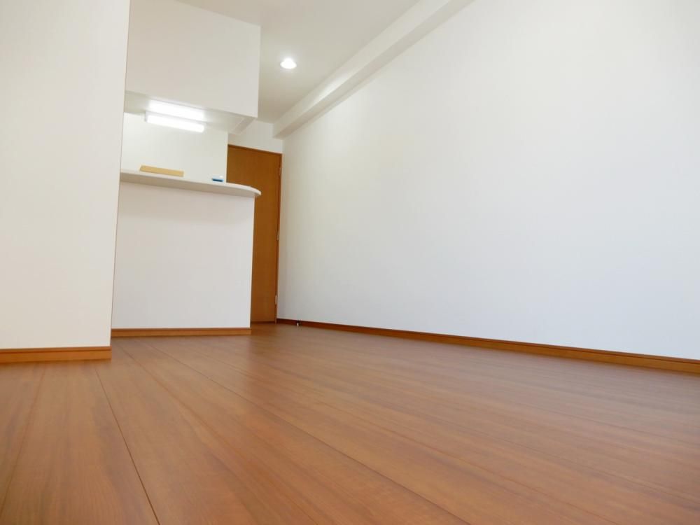 �y�Z�L�����e�B�z�@