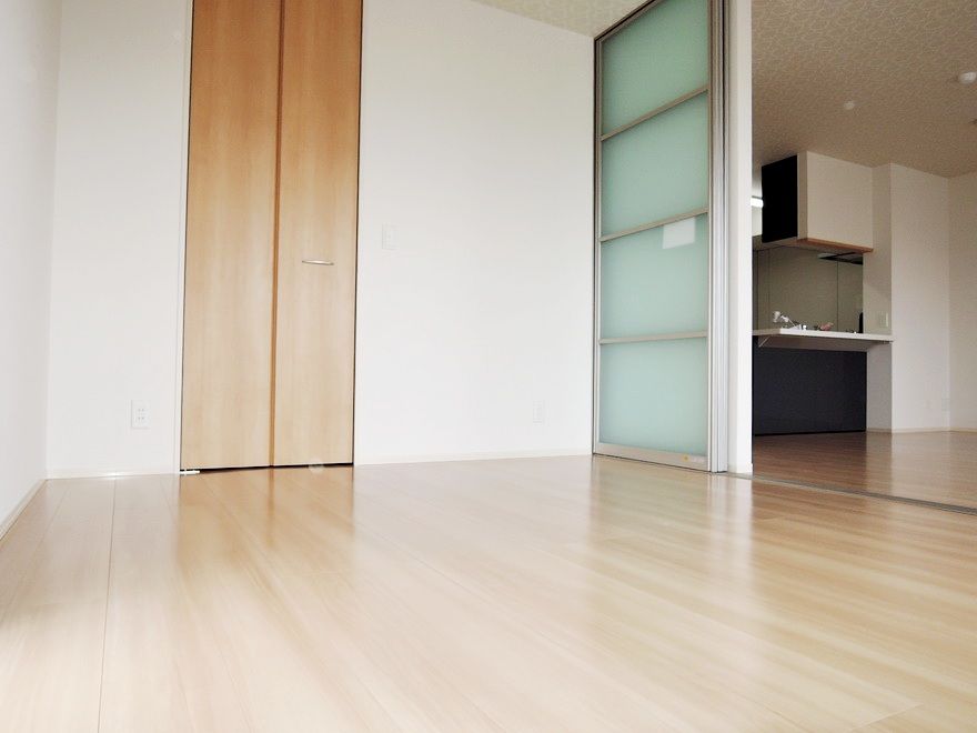 �y�Z�L�����e�B�z�@